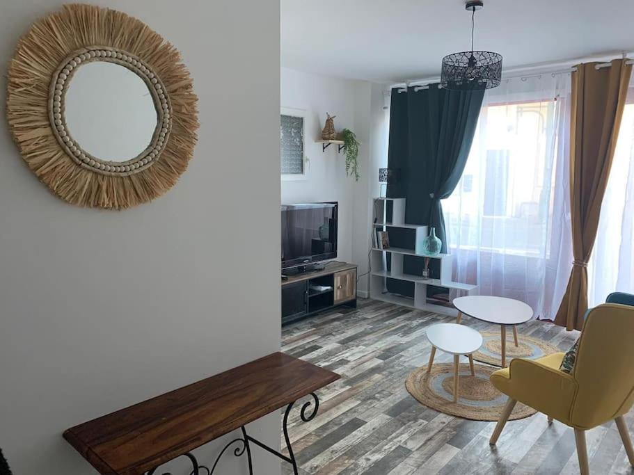Appartement Avec Cours Gien Esterno foto